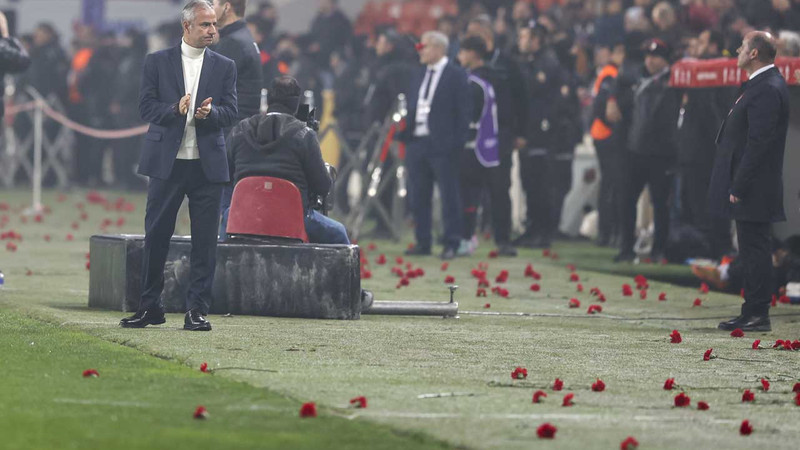 İsmail Kartal'dan zemin eleştirisi