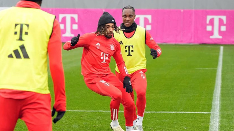 Bayern Münih'te Sacha Boey çalışmalara başladı