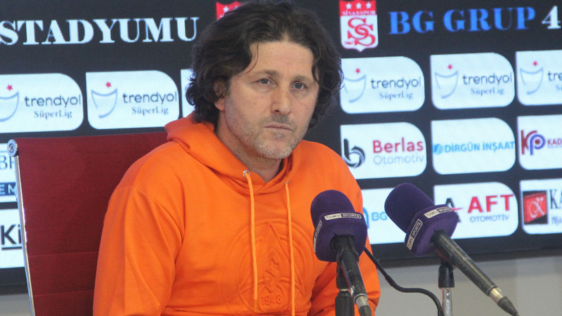 Sivasspor'u 2-1 mağlup eden Alanyaspor'da Fatih Tekke konuştu:  3 puan bizim için çok değerli, biraz nefes aldık