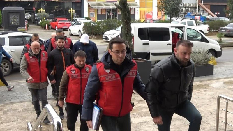 Trabzonspor-Fenerbahçe maçı sonrası olaylara karışan 13 kişiden 5'i tutuklandı 8 kişi adli kontrol şartıyla serbest