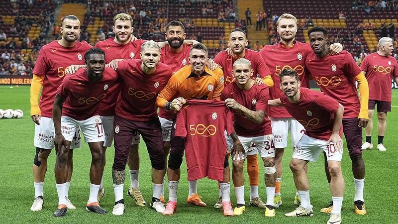 Galatasaray'dan Fernando Muslera'ya 500 jesti