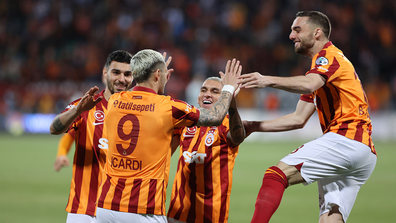 Galatasaray - Fenerbahçe Süper Kupa maçı yarıda kaldı!