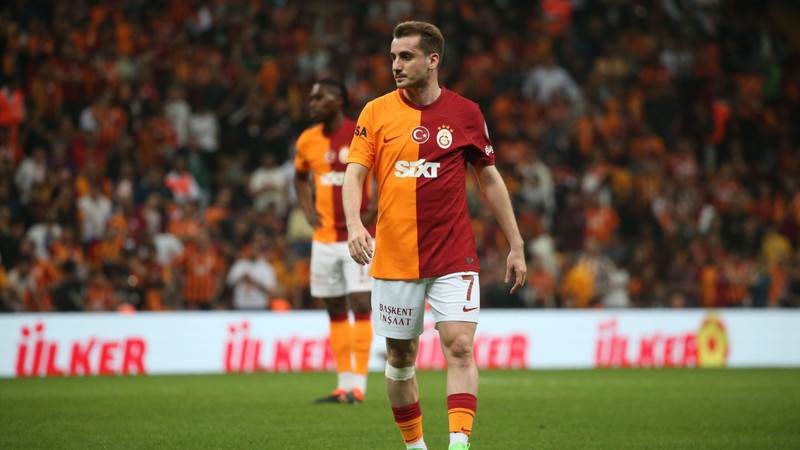 Galatasaraylı Kerem Aktürkoğlu'ndan Fenerbahçeli Emirhan'ın "Bizi kandırdılar" sözlerine yanıt