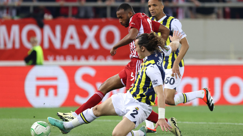 Fenerbahçeli futbolcudan sorumluluk paylaşımı: Fenerbahçe ailesinden özür diliyorum!