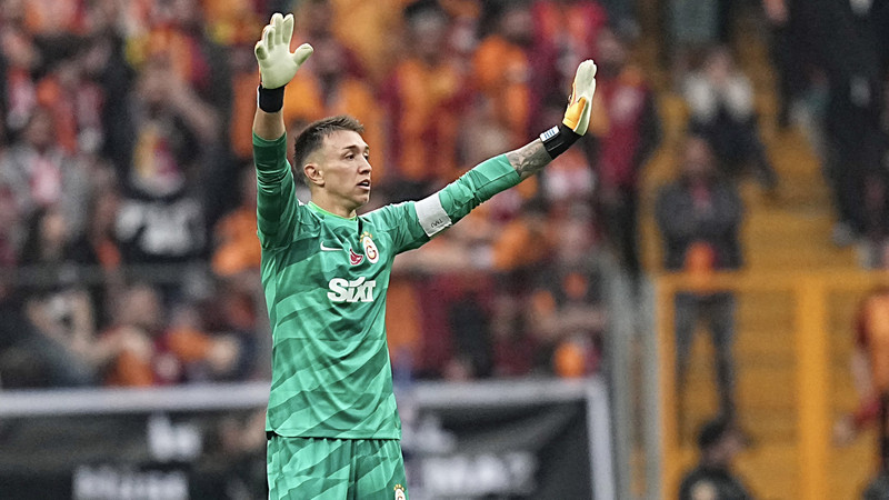 Fernando Muslera'dan transfer itirafı: 2 kulüp aradı