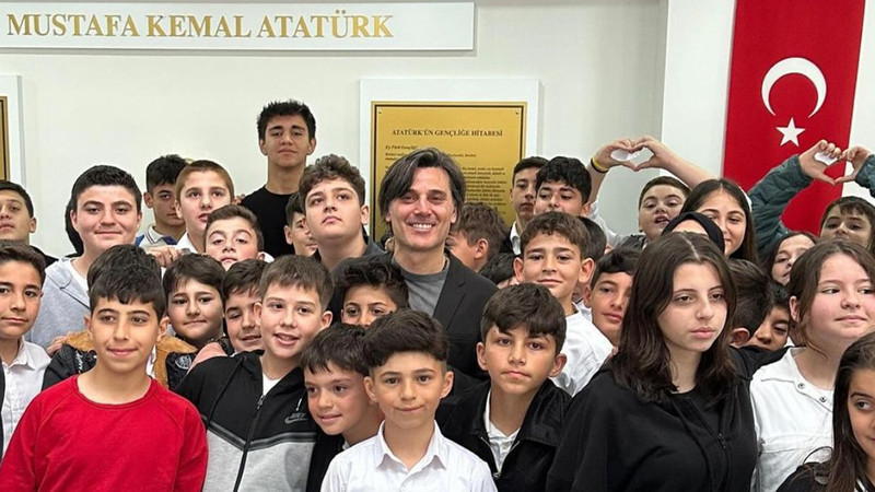 Vincenzo Montella, 23 Nisan Ulusal Egemenlik ve Çocuk Bayramı'nı kutladı