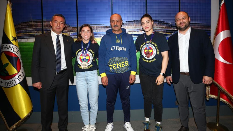 Ali Koç, şampiyon boksörlerle bir araya geldi