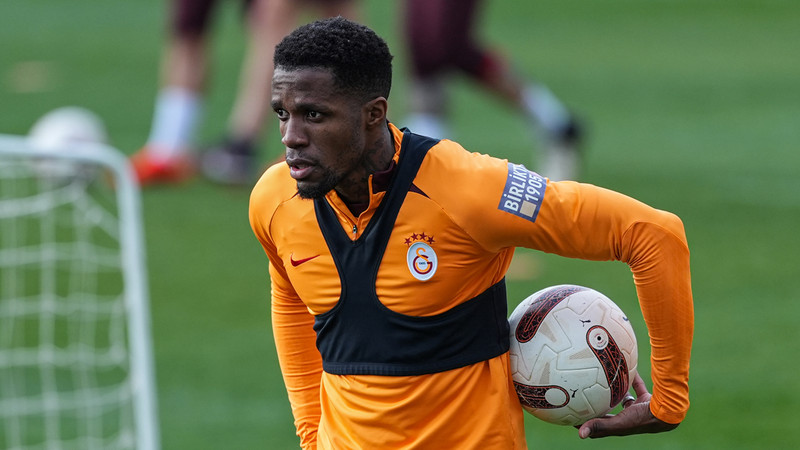 Galatasaraylı Wilfried Zaha Premier Lig'e dönüyor