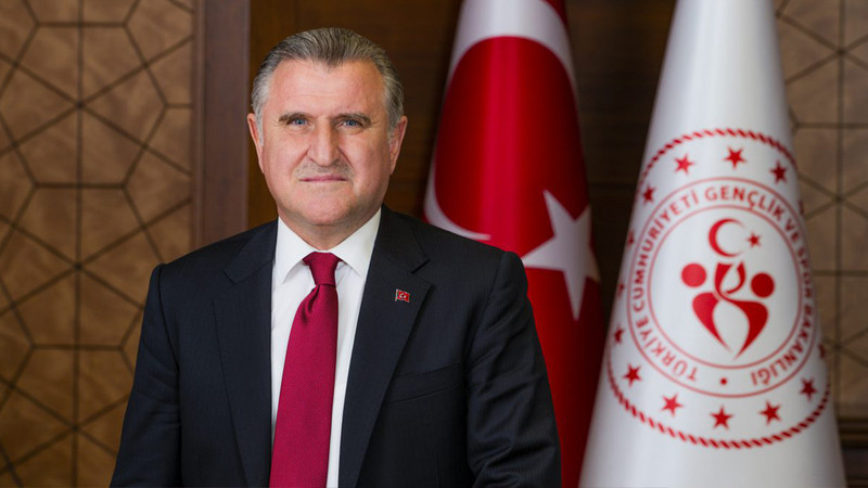 Bakan Bak, Avrupa şampiyonu Makaralı Yay Kadın Milli Takımı'nı kutladı