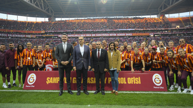 Galatasaray 19:05'te Fenerbahçe'yle oynayacak derbiden sonra 4 kupa kaldıracak