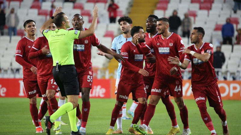 Sivasspor'dan hakemlere ve Çağdaş Atan'a sitem