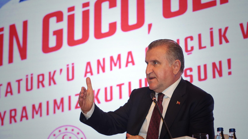 Bakan Bak, milli sporcuların 1 Ocak'tan itibaren 493'ü altın 1515 madalya kazandığını açıkladı