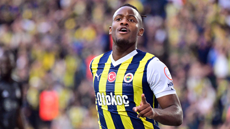 Fenerbahçe'de Michy Batshuayi'ye gelen tekliflere yanıt vermek için Ali Koç'u bekleyecek