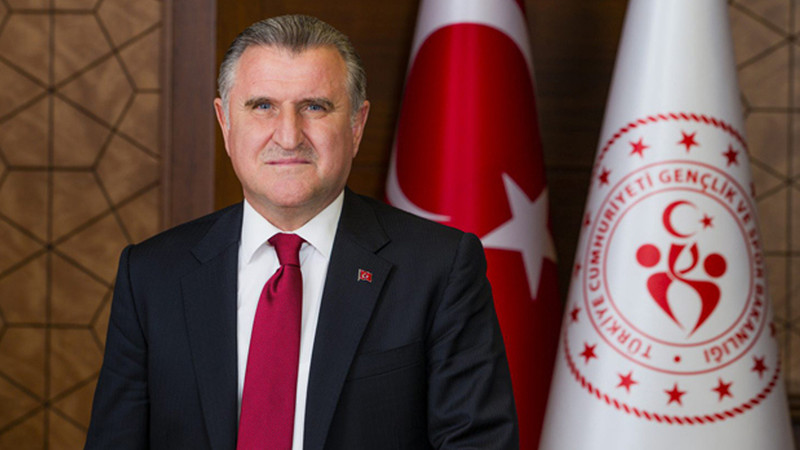 Bakan Bak'tan Şampiyon Galatasaray'a tebrik