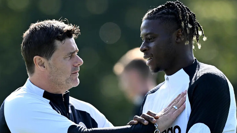 Ali Koç Mauricio Pochettino ve öğrencisi Lesley Ugochukwu ile masaya oturdu