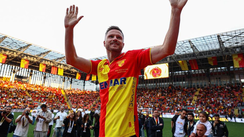 Göztepe’de iki futbolcu daha yolcu