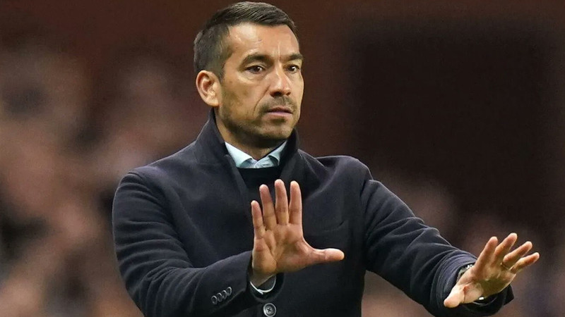 Giovanni van Bronckhorst Hasan Arat'tan golcü sağ bek James Tavernier'i istedi