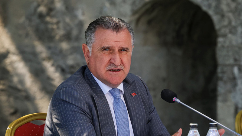 Bakan Bak’tan paralimpik sporcuların aile ve antrenörlerine teşekkür