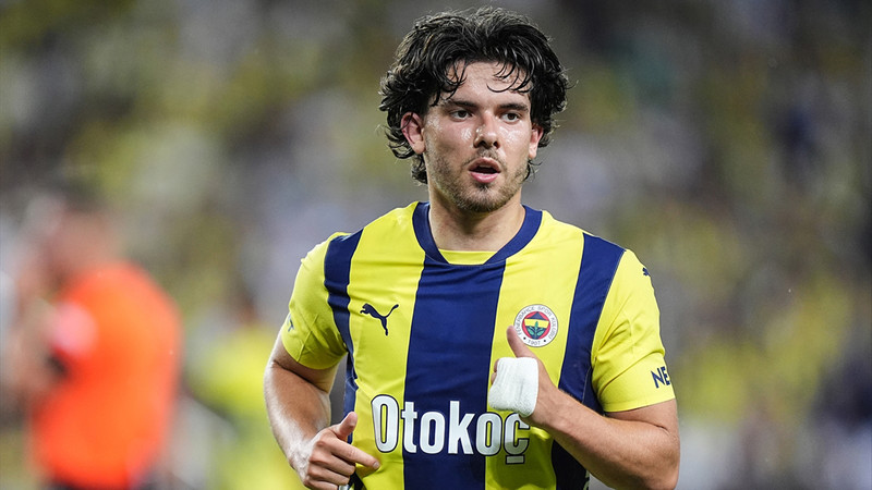 Ve Ferdi Kadıoğlu resmen Brighton'da! Milli yıldız sözleşme imzalamak için yola çıktı