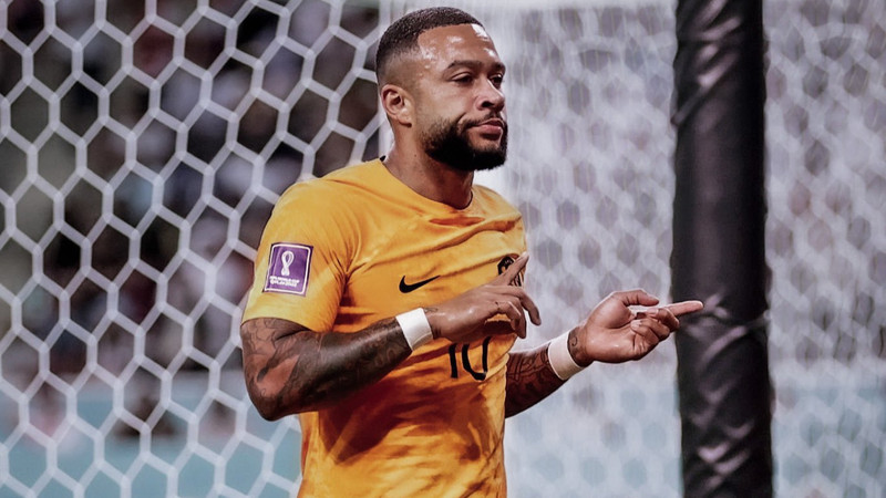 Fenerbahçe, Galatasaray ve Beşiktaş'ın peşinden koştuğu Depay imzayı attı