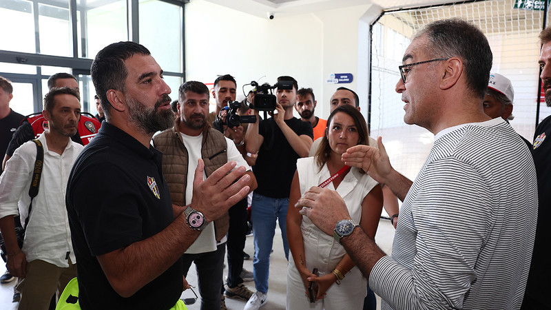 Eyüpspor Teknik Direktörü Arda Turan, Erciyes Yüksek İrtifa Kamp Merkezi'ni ziyaret etti