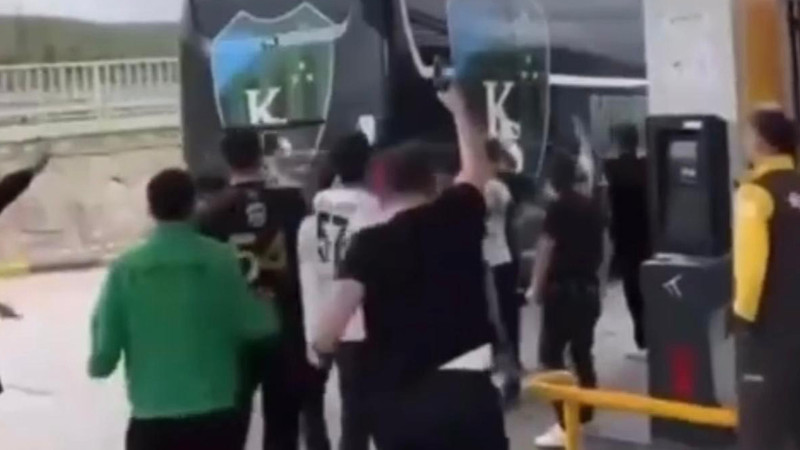 1. Lig'de skandal olay! Kocaelispor takım otobüsünün peşinden silahla koştu