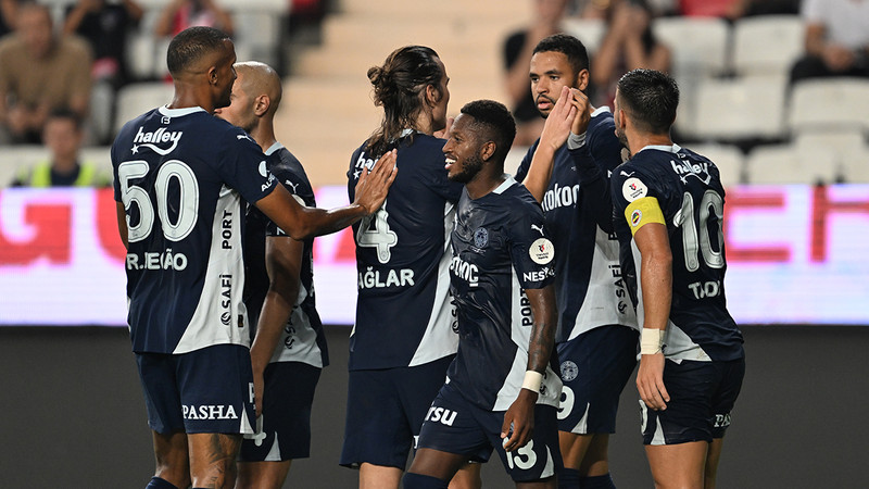 Fenerbahçe, liderle puan farkını 3'e indirdi