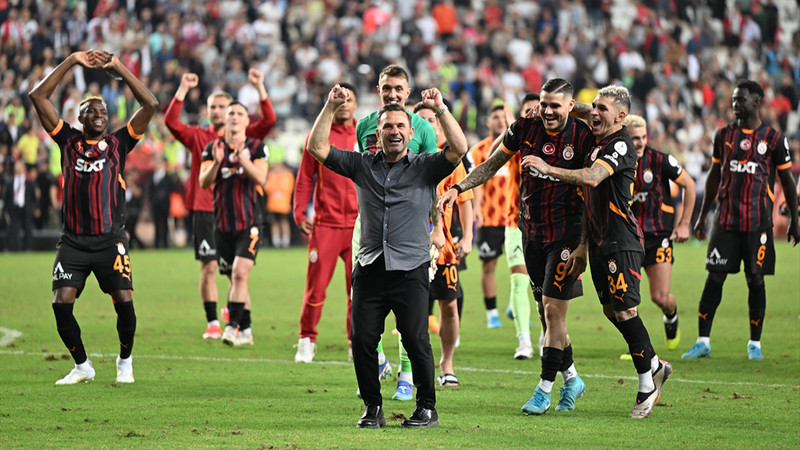 Okan Buruk Osimhen'in golünde büyülendi: Avrupa'da ses getirecek