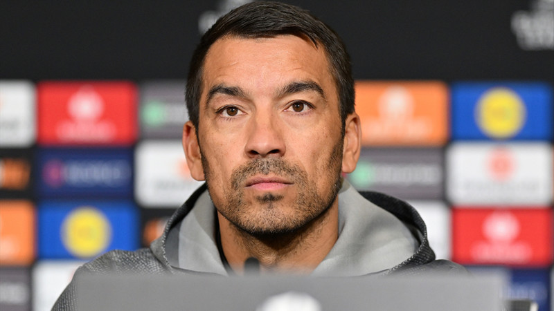 Giovanni van Bronckhorst'tan kaleci açıklaması! "Durumuna bakacağız"