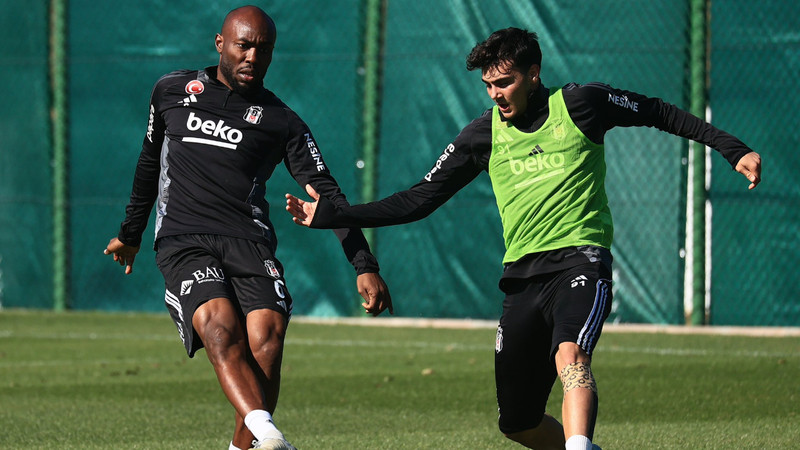 Giovanni van Bronckhorst'tan Mustafa Hekimoğlu'na özel antrenman