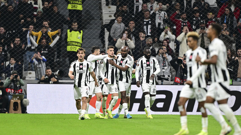 Beşiktaş'ta yuhalanan futbolcuların istatistikleri taraftarları haksız çıkardı