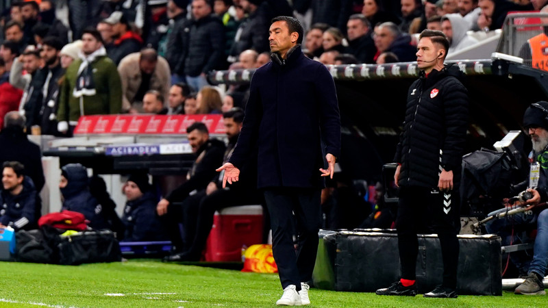 Giovanni van Bronckhorst Beşiktaş'ta yerli oyuncu tercih etmiyor