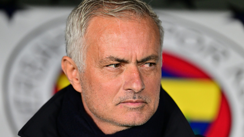 'Savunma futbolu oynatıyor' denen Mourinho gol sayısında Okan Buruk'u geçti!