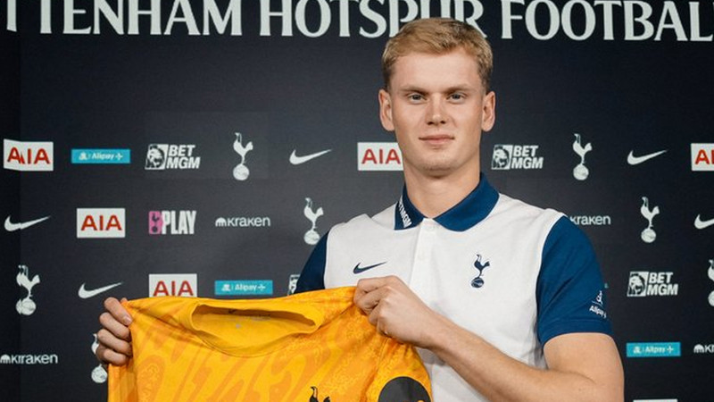 Tottenham, Slavia Prag'dan Çek kaleci Antonin Kinsky'yi transfer etti