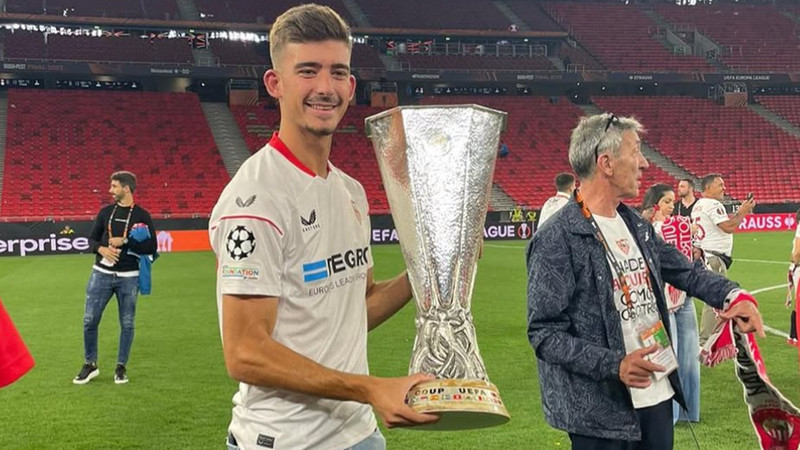 Sevilla forması giyen Kike Salas bahis oyunlarında sahtecilikten gözaltına alındı