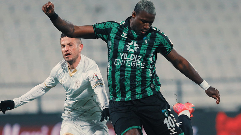Lider Kocaelispor, Manisa'dan 2 golle çıktı