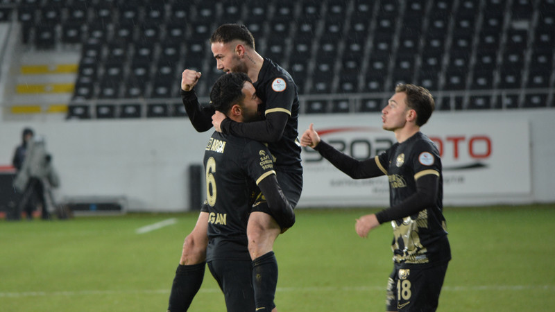 5 golün atıldığı maçta Çorum FK kazandı