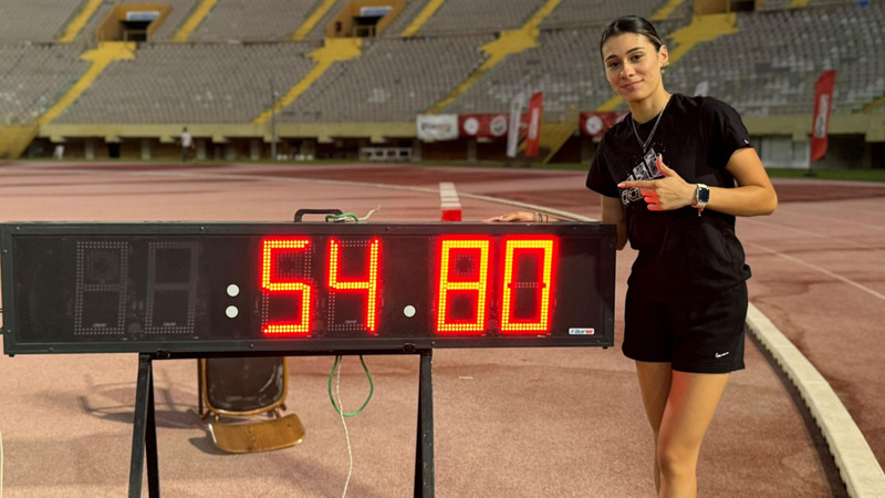 Özel milli sporcu Aysel Önder’den dünya rekoru