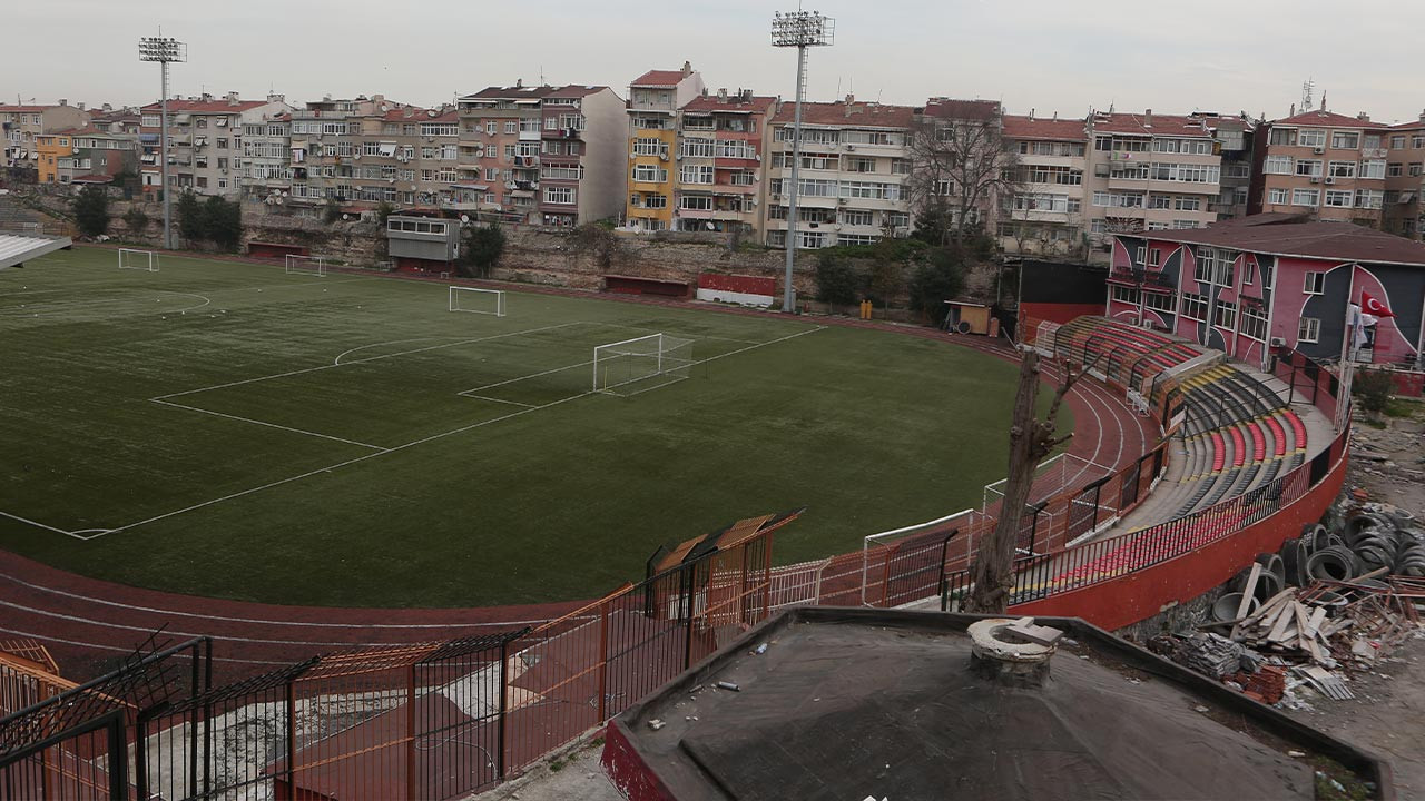 Karagümrük'te bulunan tarihi Vefa Stadı