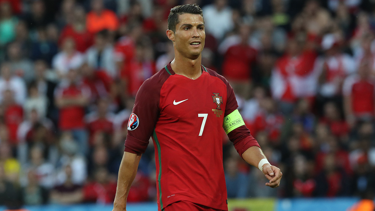 Cristiano Ronaldo EURO 2016'da Portekiz'le Avrupa Şampiyonluğu'na ulaştı.