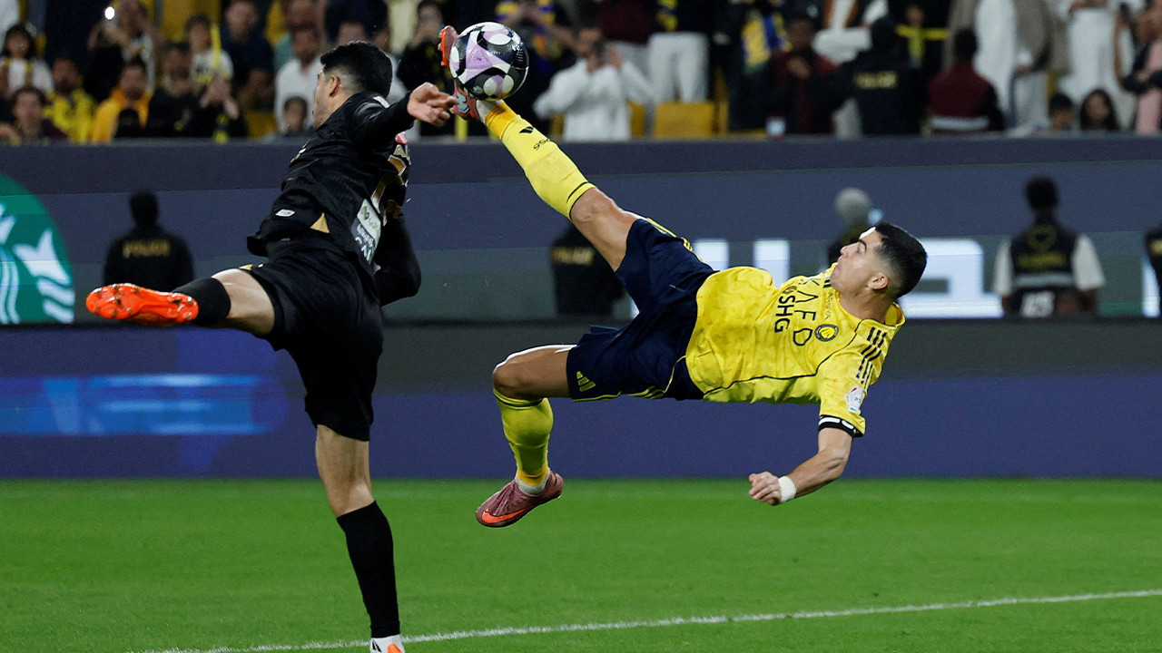 Cristiano Ronaldo Al-Nassr formasıyla Suudi Arabistan'da mücadele ediyor.